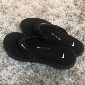 Black Nike Flip Flops